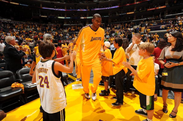 成都客战首尔：成都全主力出战，林加德首发，韦世豪替补（成都做客首尔：全主力出击，林加德先发，韦世豪替补待命）