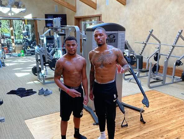 不同时期的梅西都是帅气。，，，（梅西各个阶段都很帅气）