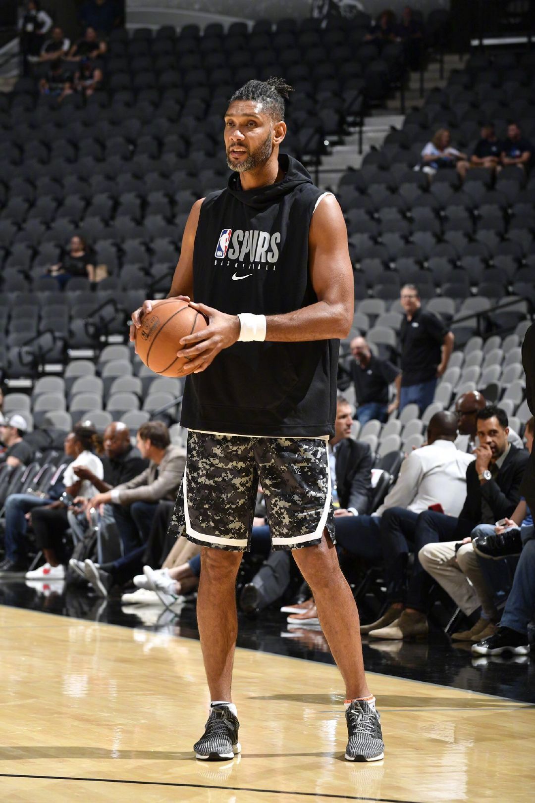 原曼联青年队球员目前正在卖蛋糕，他是小麦、拉什福德前队友（昔日曼联青训球员改行卖蛋糕，曾与小麦、拉什福德同队）