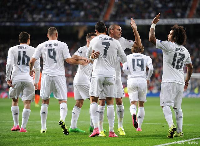 太疯狂！54岁名帅率头号装死队杀到英超第3 从0-2到4-3+近9轮8胜（神迹！54岁名帅携装死之师冲至英超第3：0-2逆转4-3，近9轮8胜）