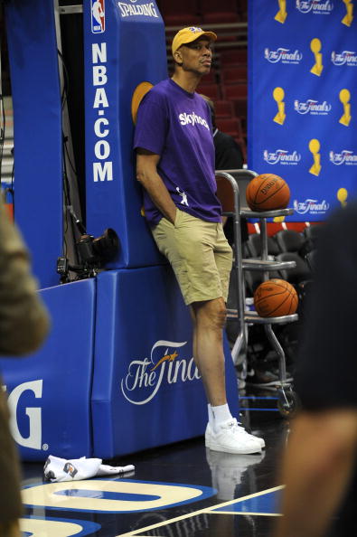 都体：弗拉霍维奇可能缺席尤文20场比赛，包括多场关键战役（都体：弗拉霍维奇恐无缘尤文20战，多场关键对决受影响）