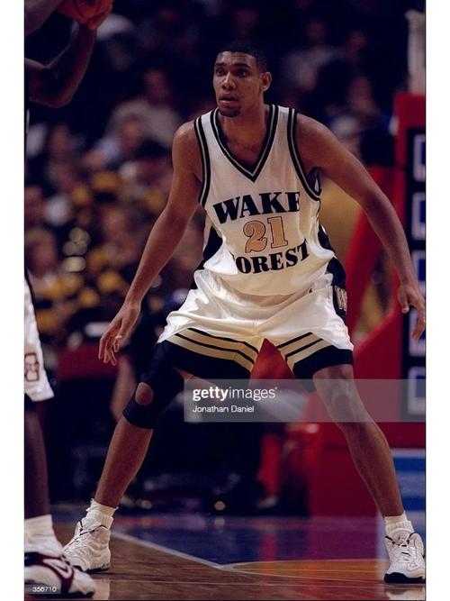 艾纳维：打进罗马处子球像做梦一样；专注和那不勒斯的榜首战（艾纳维：罗马首球宛如梦境，现专注对阵那不勒斯的榜首大战）